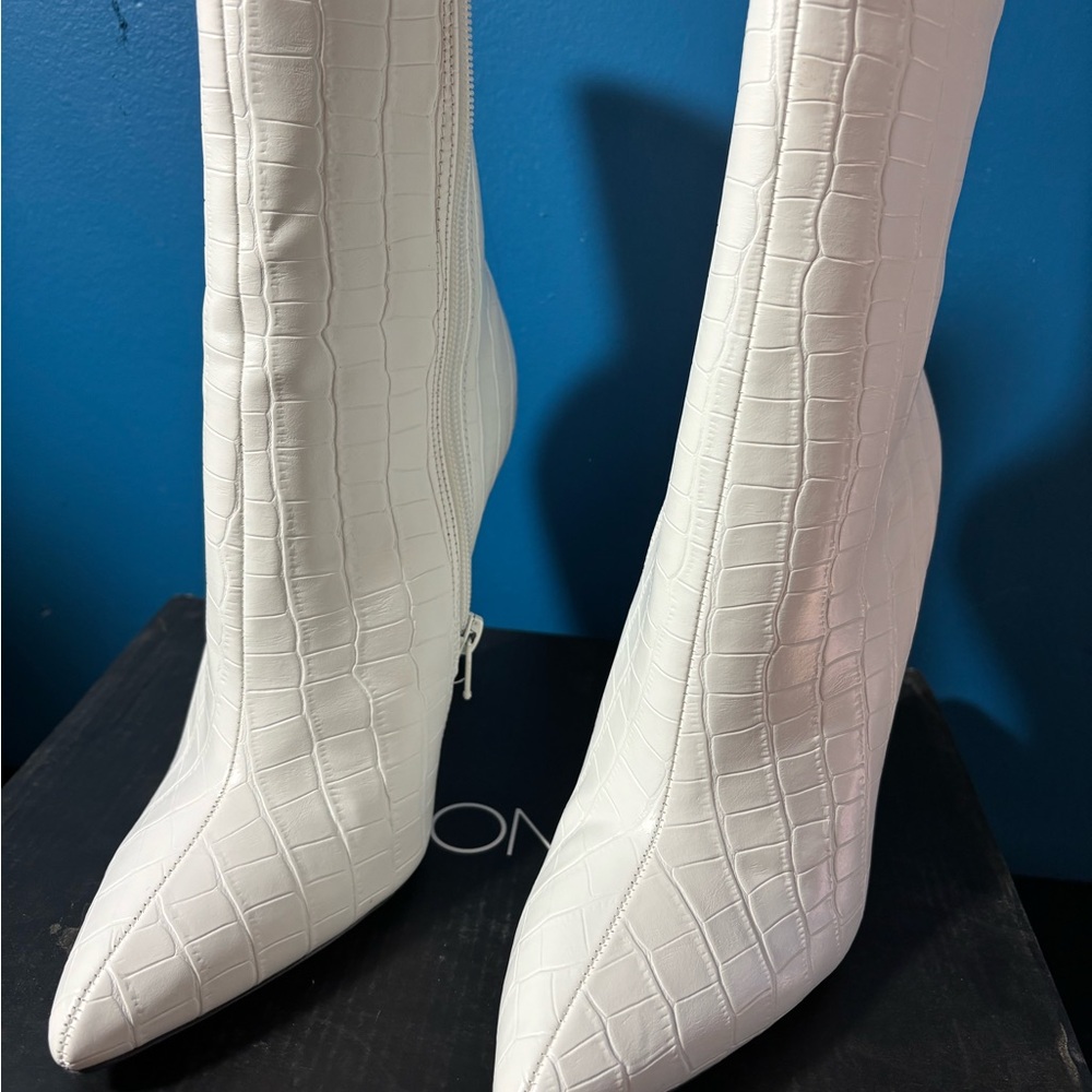 Elegant White Croc-Embossed Women's Boots